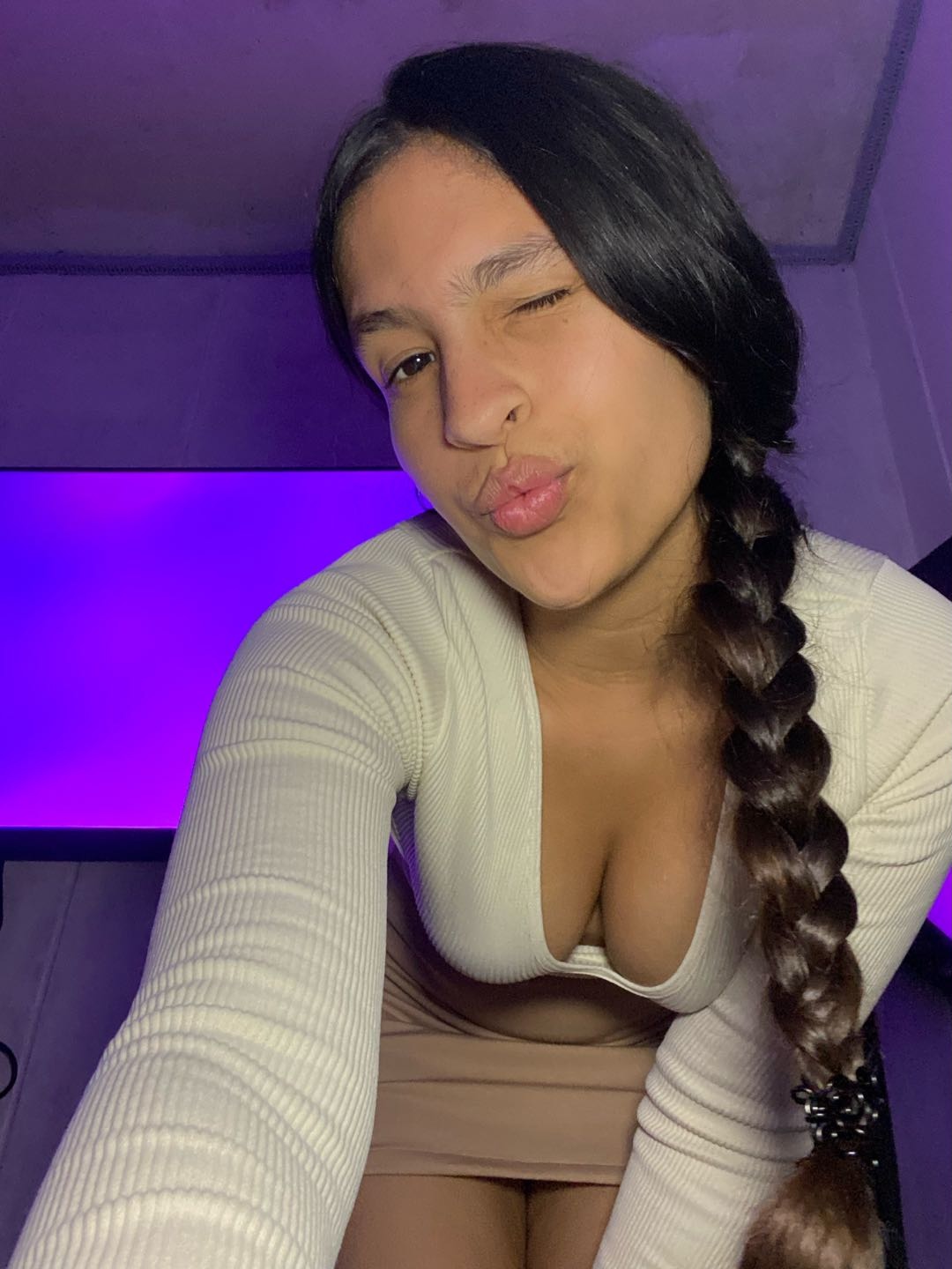 Alana from Venezuela — every match is a girl on LuckyCrushCam