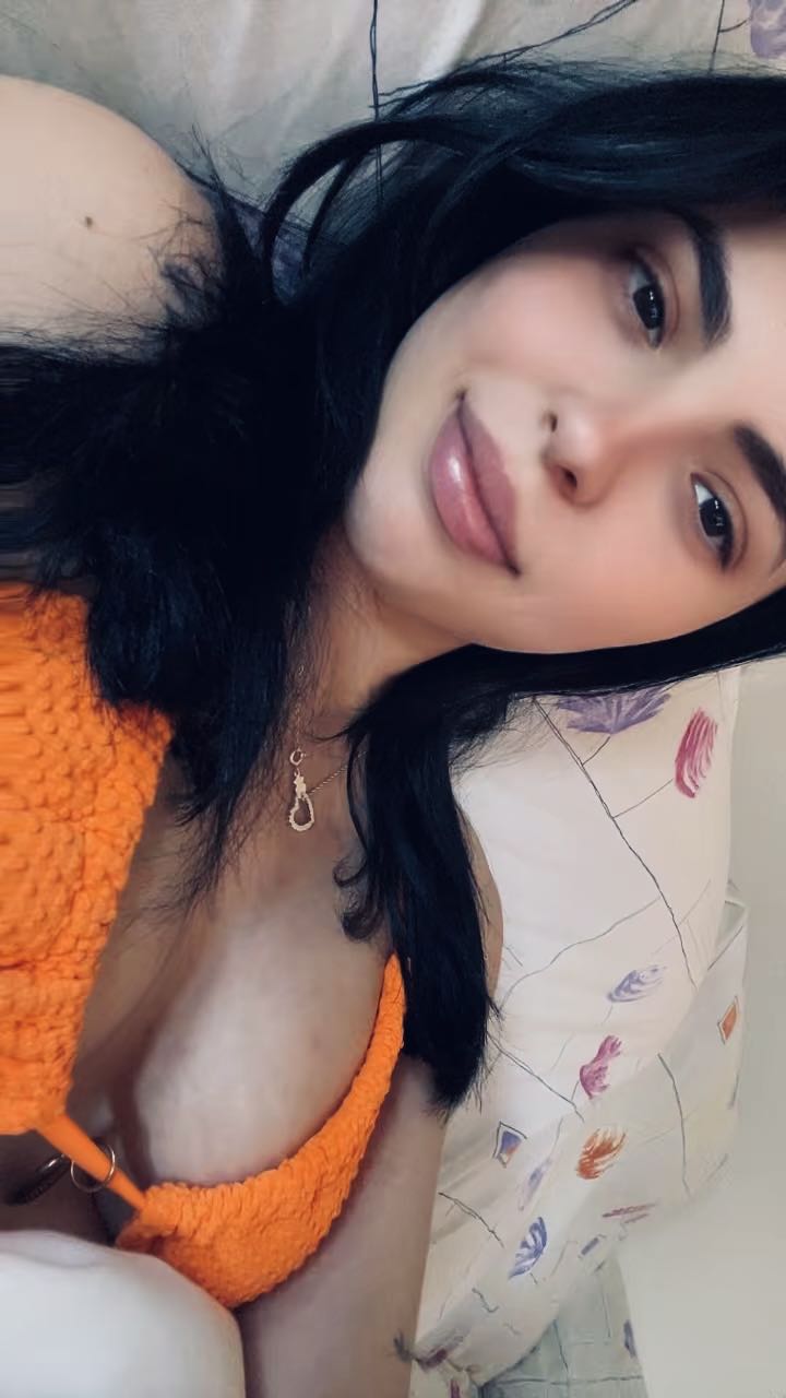 Valentina from Spain — live on LuckyCrushCam
